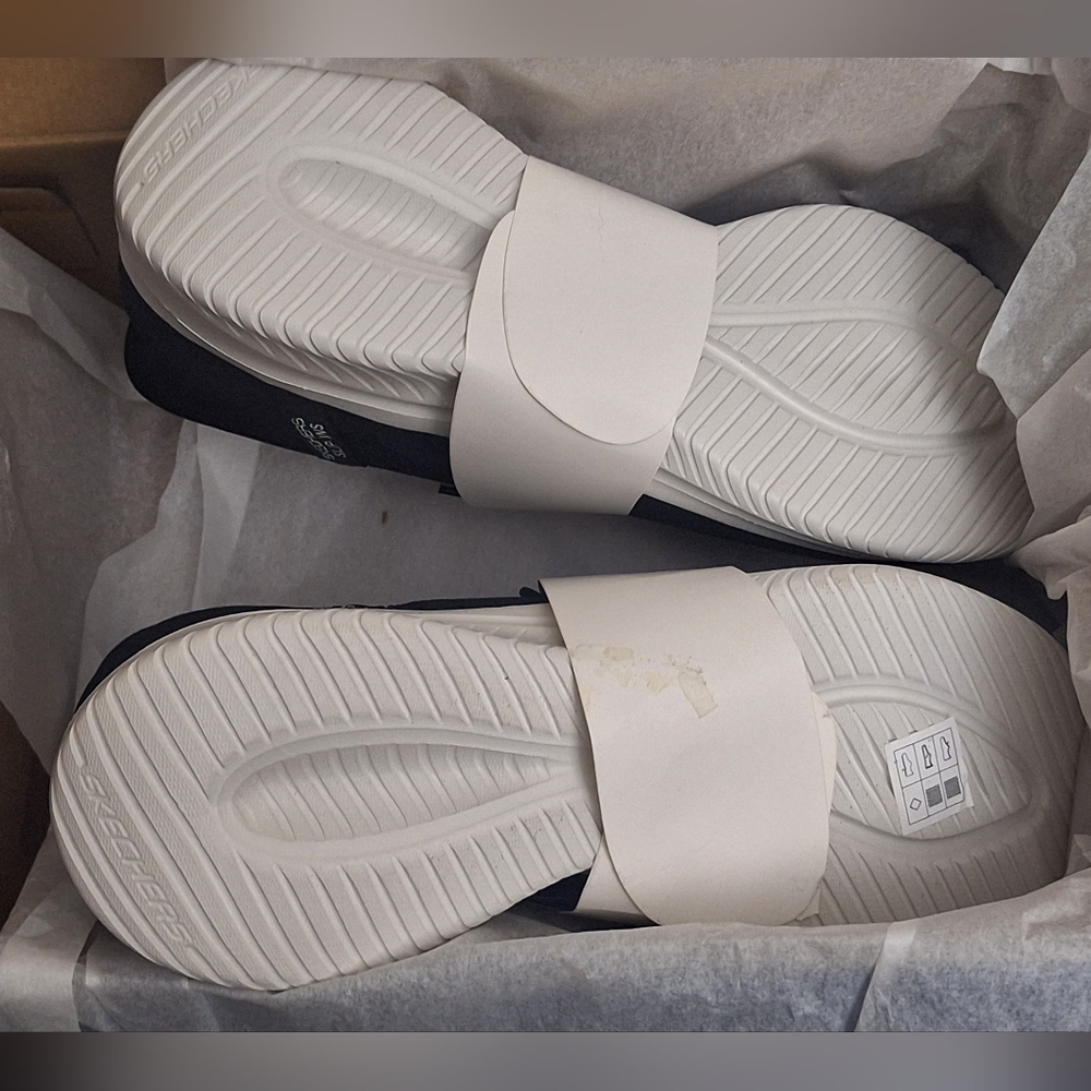 Skechers Ultra Flex 3.0 Slip-Ins Black with White sole Sneakers - Picture 4 of 9